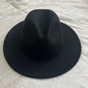 Women’s black fedora hat